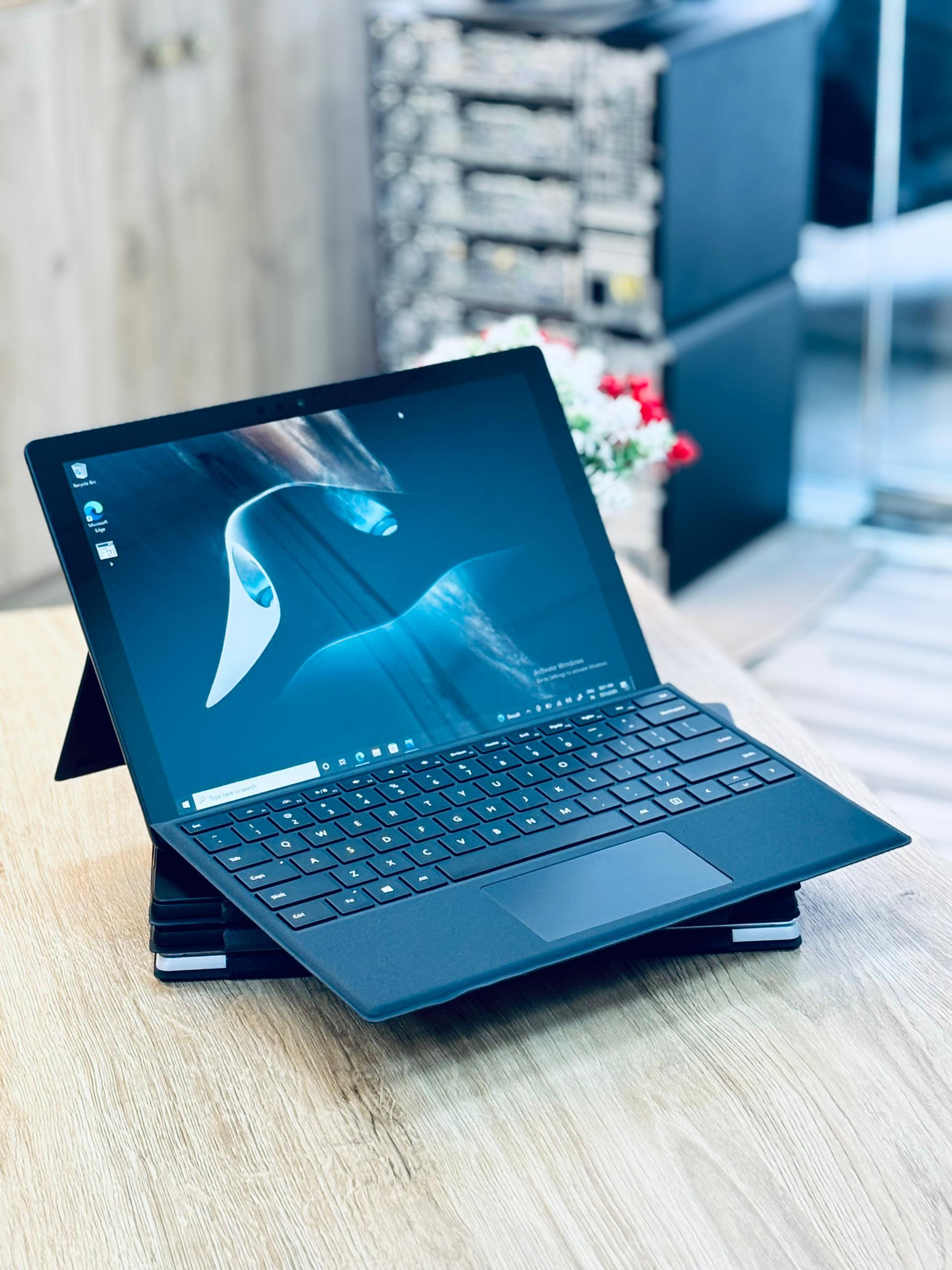 Tunzaa - Microsoft Surface Pro 6